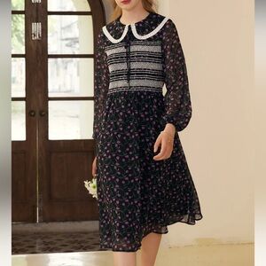 Simple Retro Black Purple Tulip Floral Smocked Midi Dress Peter Pan Collar
S